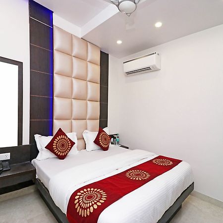 Oyo 11593 Hotel Aman Guest House Nova Deli Exterior foto