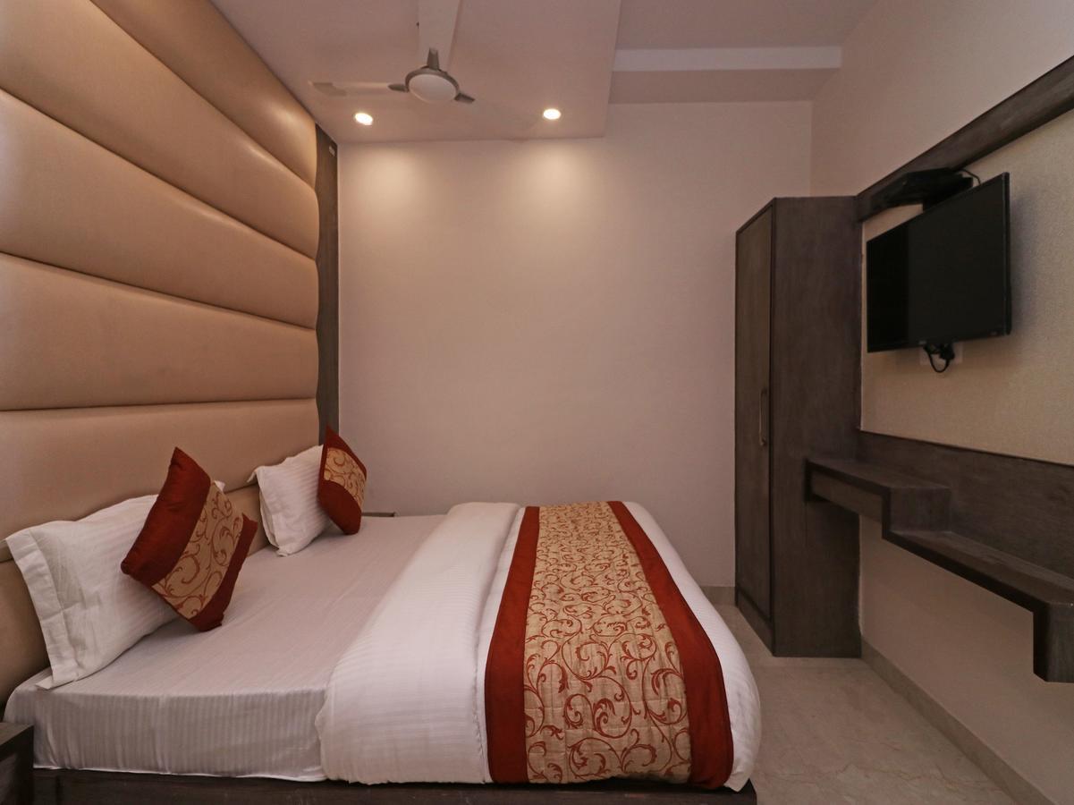 Oyo 11593 Hotel Aman Guest House Nova Deli Exterior foto
