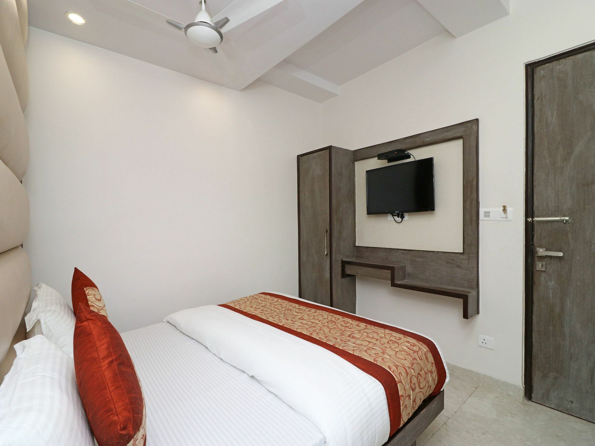 Oyo 11593 Hotel Aman Guest House Nova Deli Exterior foto