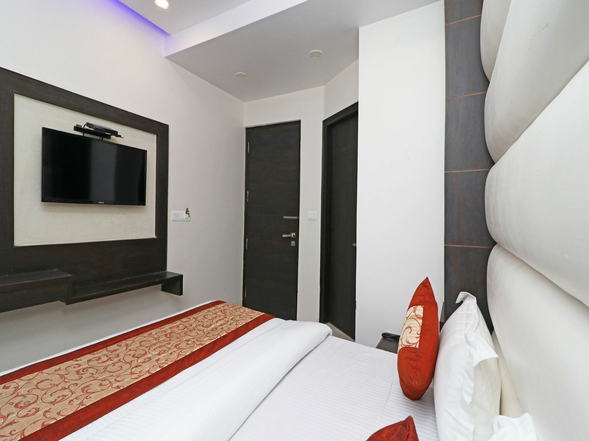 Oyo 11593 Hotel Aman Guest House Nova Deli Exterior foto