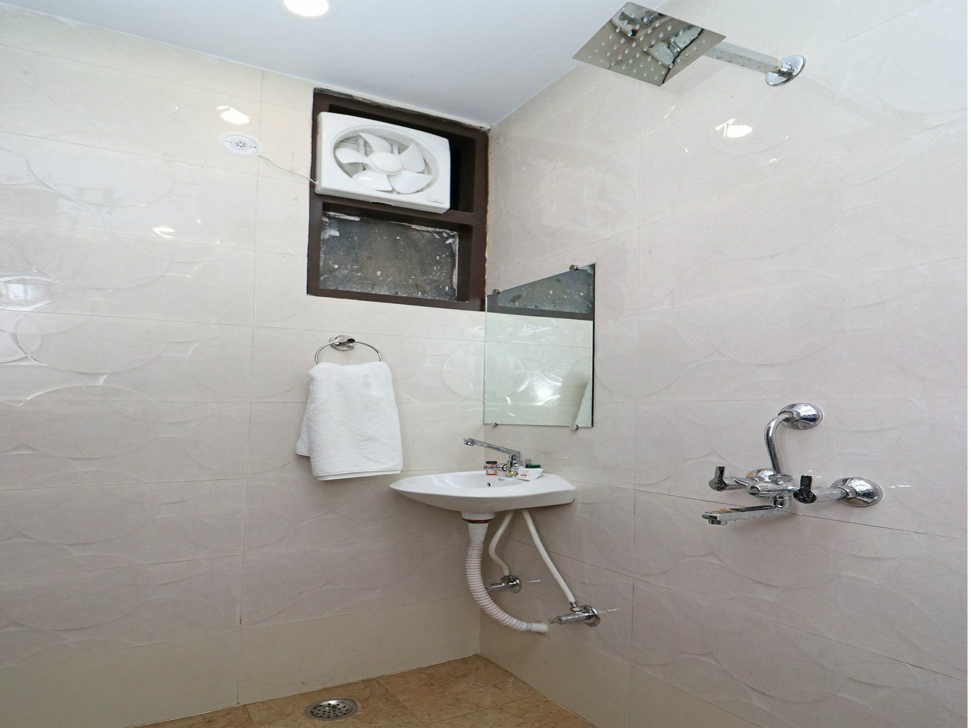 Oyo 11593 Hotel Aman Guest House Nova Deli Exterior foto